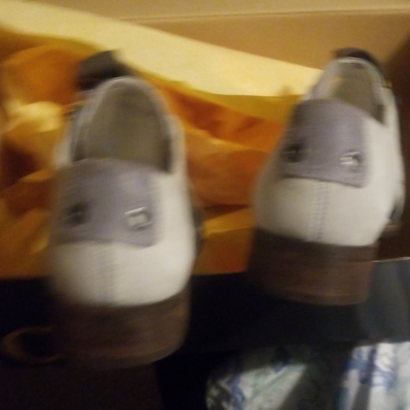 Shoes - Picture 4 of 5